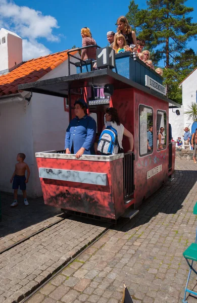 Kristiansand, Norveç - 10 Temmuz 2006: Norveç 'te Kakule Kasabası' nın tramvayı.