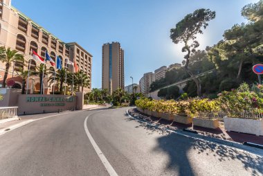 Monako, Monako - 08 Temmuz 2008: Monte-Carlo Körfezi Oteli Yolu.