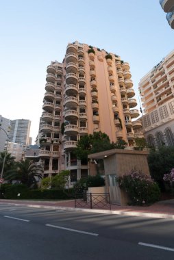 Monako, Monako - 08 Temmuz 2008: Larvotto Bulvarı 'ndaki apartman kompleksi.