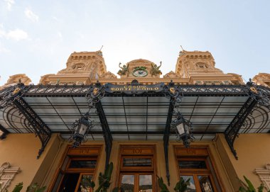 Monako, Monako - Temmuz 09 2008: Monte-Carlo Kumarhanesinin ana girişi.