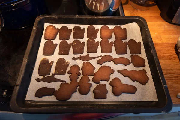 Slightly Burned Gingerbread Fugures Fresh Oven — 图库照片