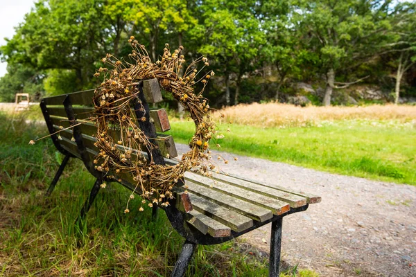 Dried Flower Wreath Hanging Bench Park — Stockfoto