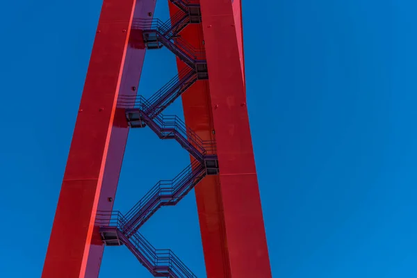 Escadas Até Lado Guindaste Pórtico Vermelho Gigante — Fotografia de Stock