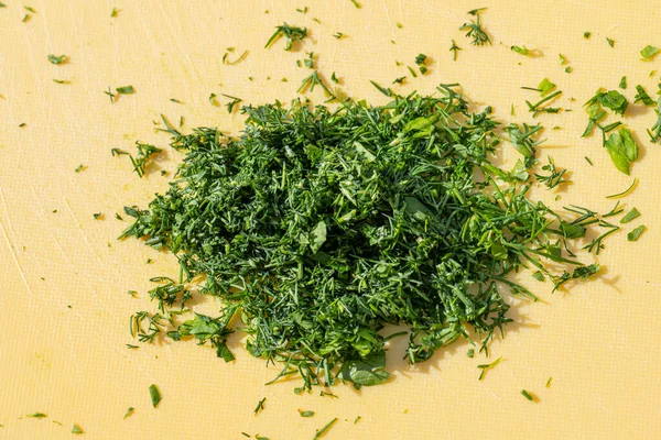 Finely Chopped Parsley Yellow Plate — Stock Photo, Image