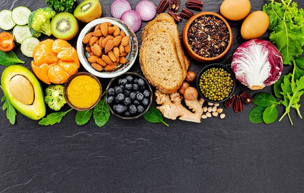 Ингредиенты Выбора Здоровой Пищи Концепция Здоровой Пищи Фоне Темного Камня — стоковое фото