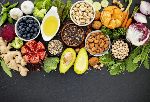 Ингредиенты Выбора Здоровой Пищи Концепция Здоровой Пищи Фоне Темного Камня — стоковое фото