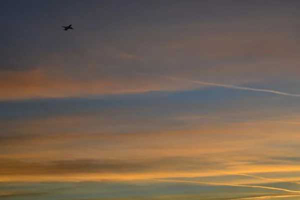 Plane takes off at dawn — Stock Photo, Image