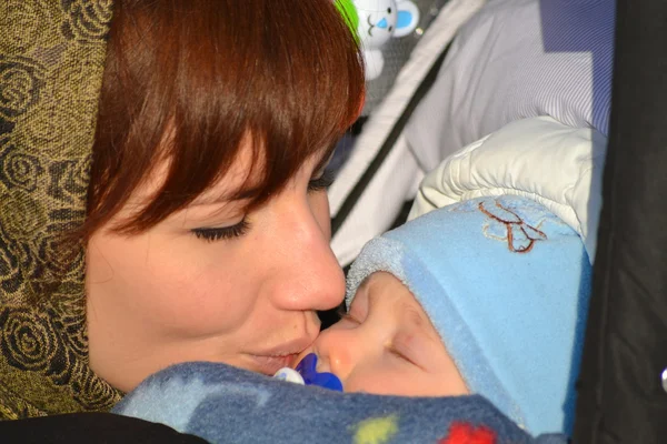 Young mother kissing a baby — Stock Photo, Image