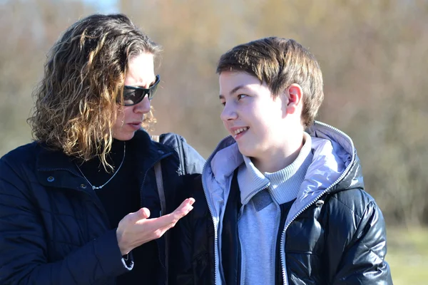 Mamma e figlio adolescente — Foto Stock