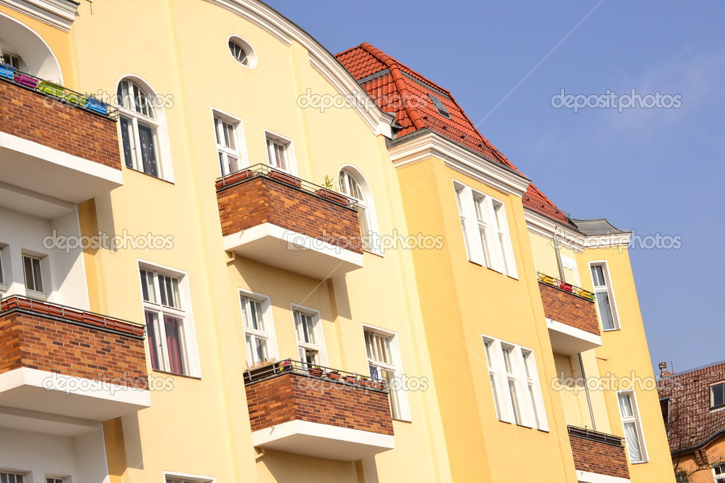 Casa con balcones — Fotos de Stock © lisica66 #43839081