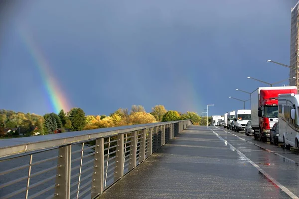Rainbow River Cars Bridge — Stock Photo, Image