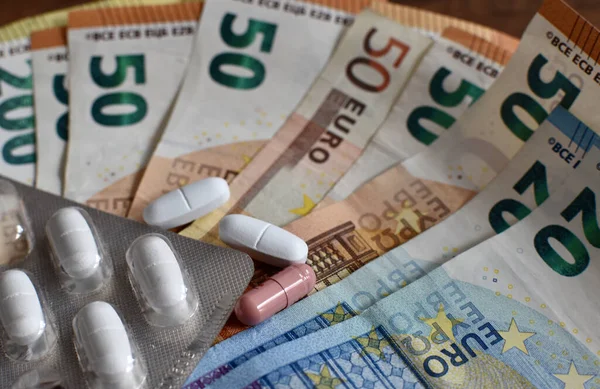 200 Euro Banknotów Leków Tabletek Kapsułek — Zdjęcie stockowe