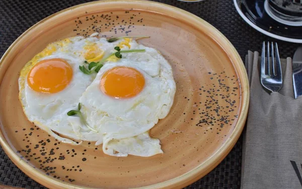 Stekta Ägg Tallrik Närbild — Stockfoto