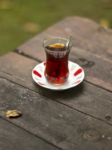 Стакан турецкого чая. — стоковое фото