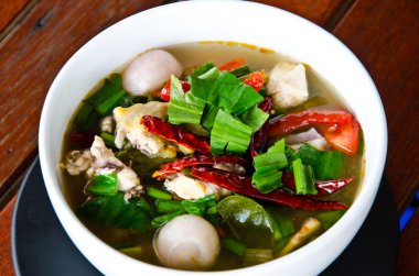 baharatlı tavuk çorbası