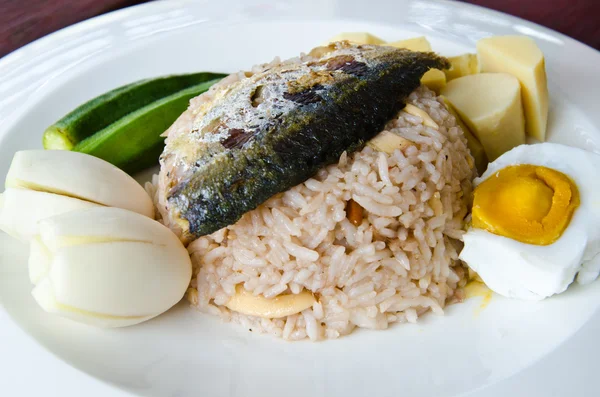 Tay Yapıştır pirinç ile karıştırdı.