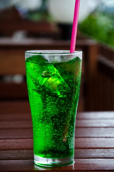 Mistura de xarope de refrigerante verde . — Fotografia de Stock