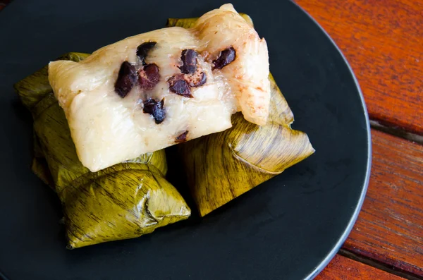 Klebriger Reis und Bananen ist thailändisches Dessert Stockbild