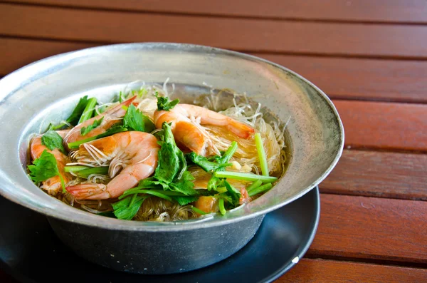 pişmiş karides erişte.