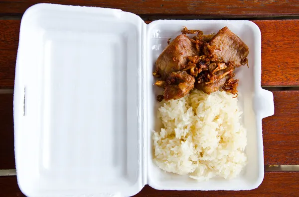 Schweinefleisch mit klebrigem Reis — Stockfoto