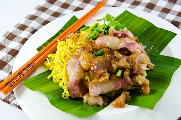 Chinese egg noodles with pork — Stock Photo, Image