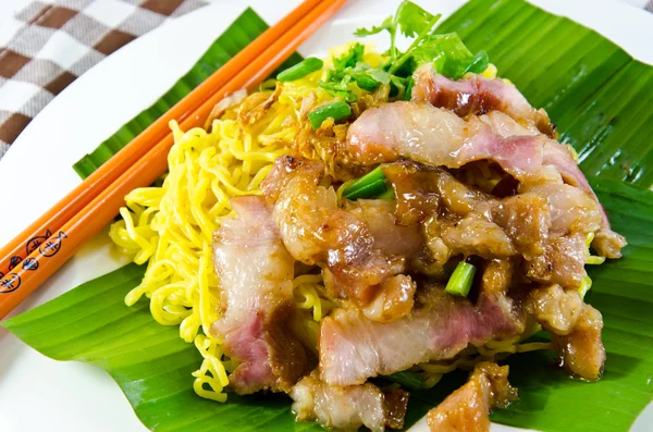 Chinese egg noodles with pork — Stock Photo, Image