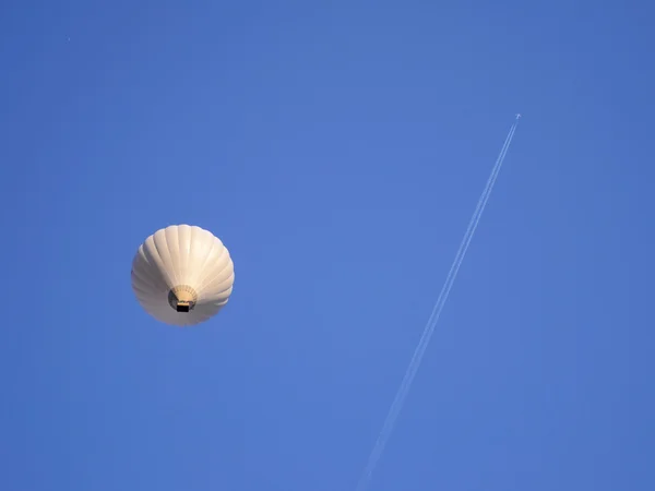 Zwei Möglichkeiten zu fliegen — Stockfoto