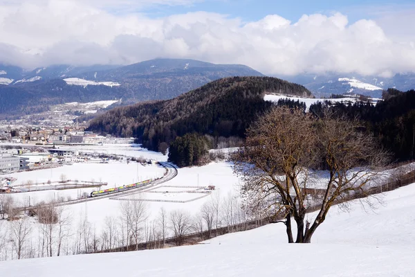 Bölgesel treni yakınında bruneck, İtalya