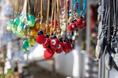 Ev dekorasyonu ürünleri ve yerel dekorasyonlar. Fotoğraf: Ayvalik, Balikesir..