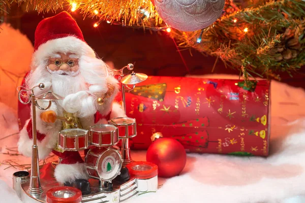 Toy Santa Claus Playing Drums Background Christmas Tree New Year — Foto Stock