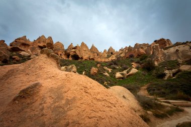 Kapadokya, Türkiye 'nin en ünlü turistik bölgelerinden biridir. Kapadokya 'nın Rock Sites of Cappadocia UNESCO Dünya Mirası' dır. Konum: Zelve Açık Hava Müzesi.