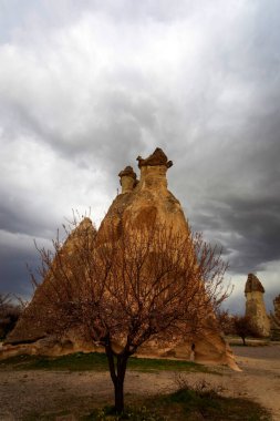 Kapadokya, Türkiye 'nin en ünlü turistik bölgelerinden biridir. Kapadokya 'nın Rock Sites of Cappadocia UNESCO Dünya Mirası' dır. Konum; Paabaglari.