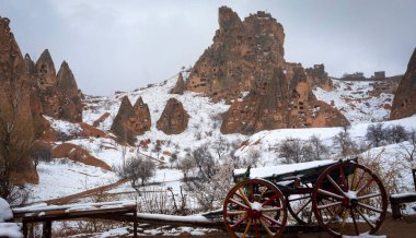 Kapadokya, Türkiye 'nin en ünlü turistik bölgelerinden biridir. Kapadokya 'nın Rock Sites of Cappadocia UNESCO Dünya Mirası' dır. Konum; Kapadokya.