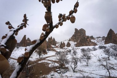 Kapadokya, Türkiye 'nin en ünlü turistik bölgelerinden biridir. Kapadokya 'nın Rock Sites of Cappadocia UNESCO Dünya Mirası' dır. Konum; Kapadokya.