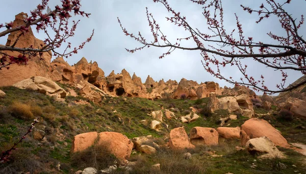Kapadokya, Türkiye 'nin en ünlü turistik bölgelerinden biridir. Kapadokya 'nın Rock Sites of Cappadocia UNESCO Dünya Mirası' dır. Konum: Zelve Açık Hava Müzesi.