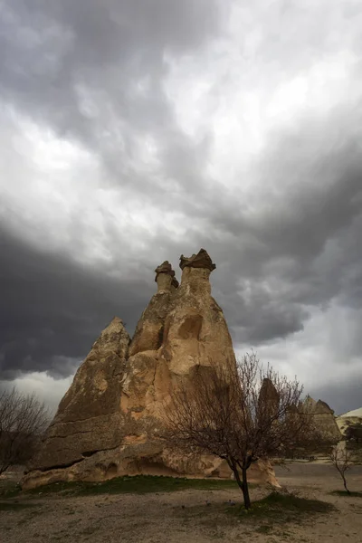 Kapadokya, Türkiye 'nin en ünlü turistik bölgelerinden biridir. Kapadokya 'nın Rock Sites of Cappadocia UNESCO Dünya Mirası' dır. Konum; Paabaglari.