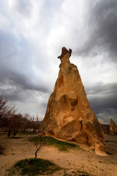 Kapadokya, Türkiye 'nin en ünlü turistik bölgelerinden biridir. Kapadokya 'nın Rock Sites of Cappadocia UNESCO Dünya Mirası' dır. Konum; Paabaglari.
