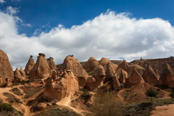 Kapadokya, Türkiye 'nin en ünlü turistik bölgelerinden biridir. Kapadokya 'nın Rock Sites of Cappadocia UNESCO Dünya Mirası' dır. Konum; Devrent Valley. 