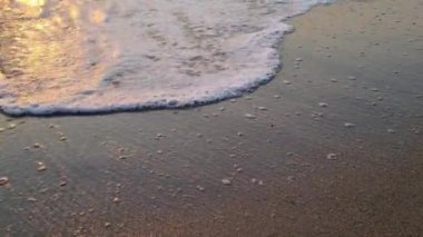 Gün batımı ve deniz manzarası. Doğa arkaplanı. 