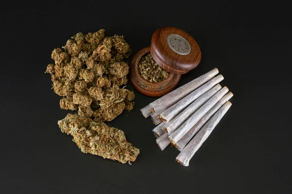 Big Bud Lots Small Buds Ready Roll Full Ginder Rolled — 图库照片