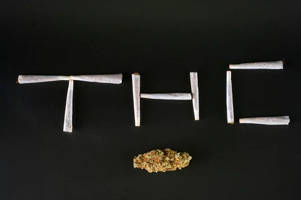 Thc Écrit Avec Joints Bourgeon Marijuana Sur Fond Noir — Photo