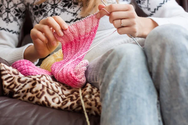 Knitting at home — Stock Photo, Image