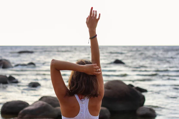 Después del atardecer mujer torso espalda —  Fotos de Stock