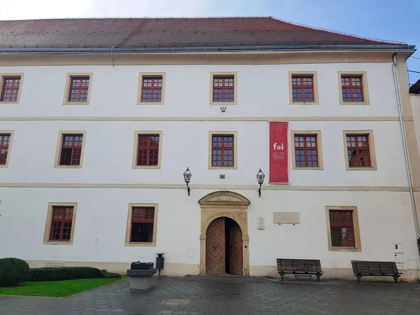 Varazdin Croácia 2019 Edifício Faculdade Informática Organização Foi Varazdin Croácia — Fotografia de Stock