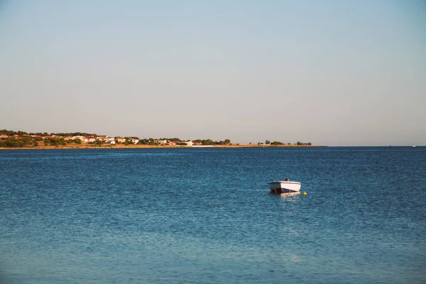 Pequeño Barco Pesquero Madera Amarrado Mar Cerca Vir Croacia — Foto de Stock