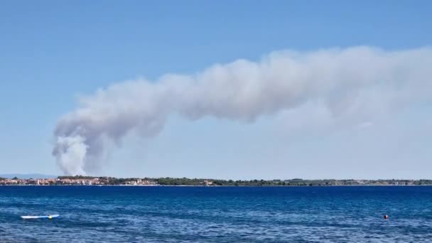 Big Smoke Sea Fire Summer Period Sea — Stock video