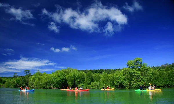 Kajakfahren in Thailand - Kajakfahren in Krabi Thailand - Kajakfahren — Stockfoto