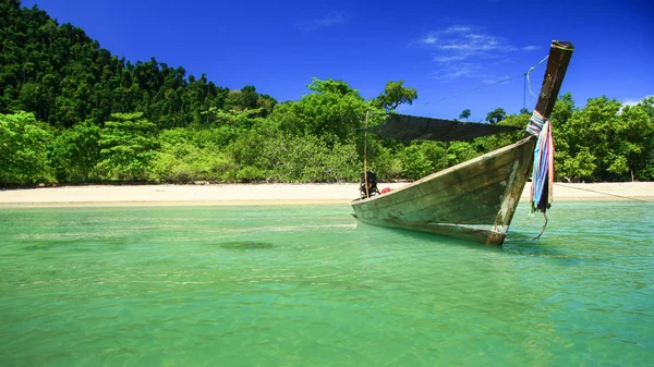 Bateaux à longue queue, Plage tropicale, Mer d'Andaman, Thaïlande — Photo