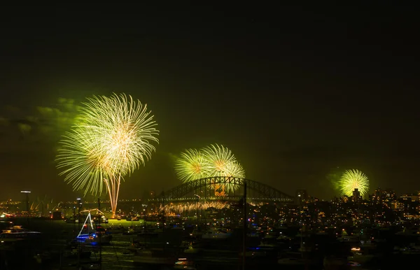 Vuurwerk sydney nieuwe jaar vooravond 2013 — Stockfoto