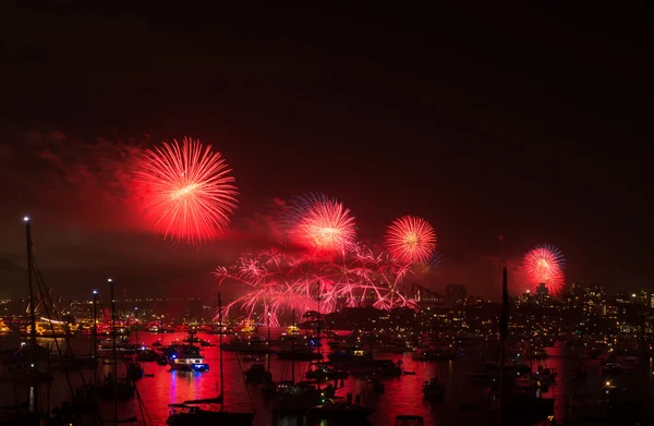 Vuurwerk sydney nieuwe jaar vooravond 2013 — Stockfoto